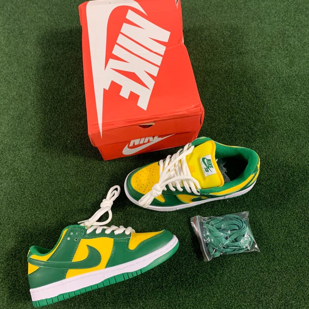 Nike Men’s Low Top Sneakers in Green and Yellow